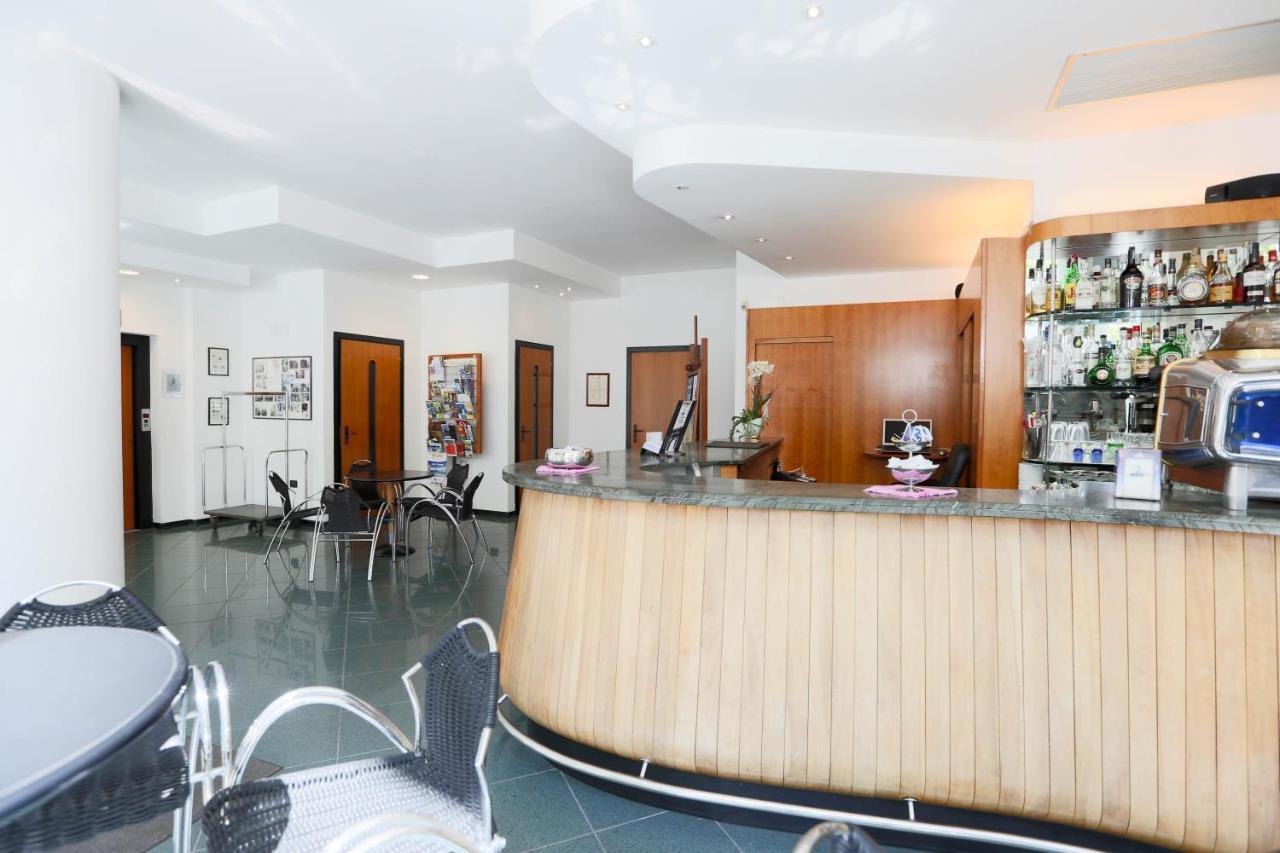 Hotel Ali D'Oro Rimini Buitenkant foto
